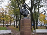 Памятник М.Ю. Лермонтову в Александровском саду