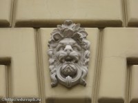 Лев на фасаде Придворной певческой капеллы